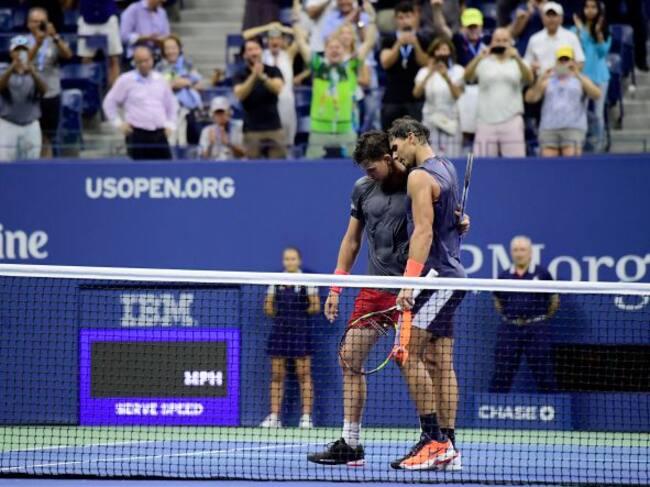 Nadal y Thiem, abrazados justo al término del partido