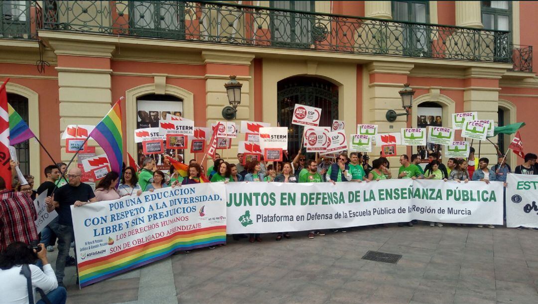 Imagen de mayo del año pasado de una protesta de la Marea Verde en Murcia por la educación pública