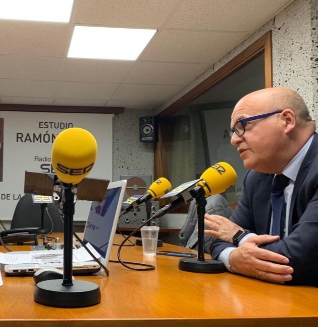 Foto de archivo. El presidente provincial del PP en el estudio Ramón Puga de Radio Ourense-Cadena Ser