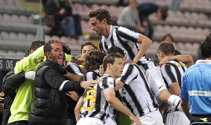 Los jugadores del Juventus celebran un gol de su equipo ante el Cagliari