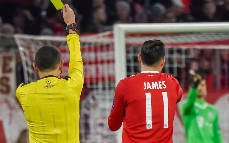 Çakir, en un momento de un partido de la primera fase de la Champions en la que pitó al Bayern