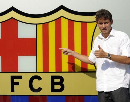 Keirrison posa como nuevo jugador del Fútbol Club Barcelona en verano de 2009