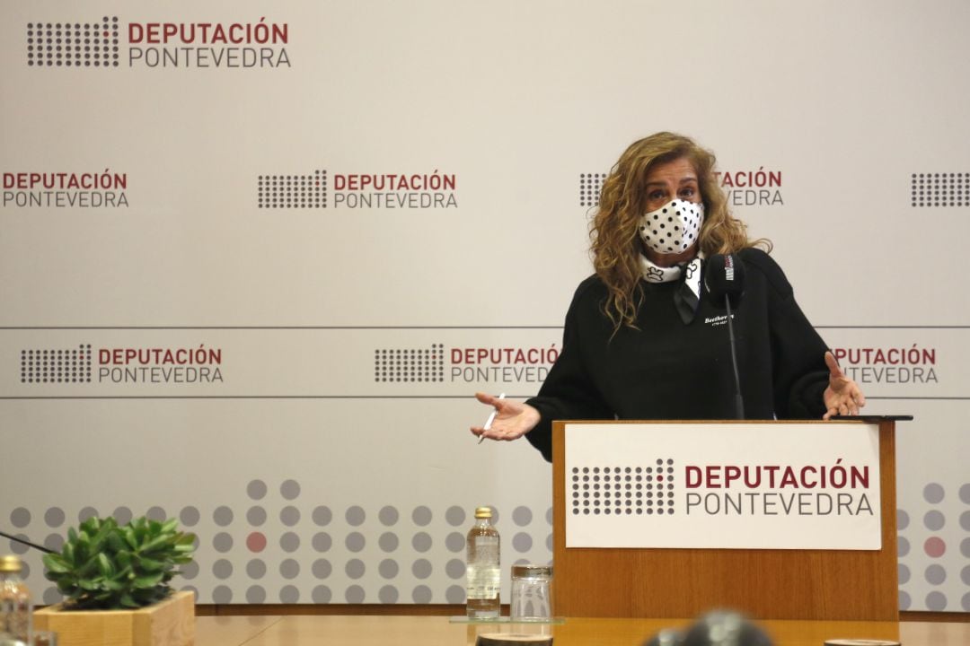 La presidenta de la Deputación de Pontevedra, Carmela Silva, durante una rueda de prensa. 