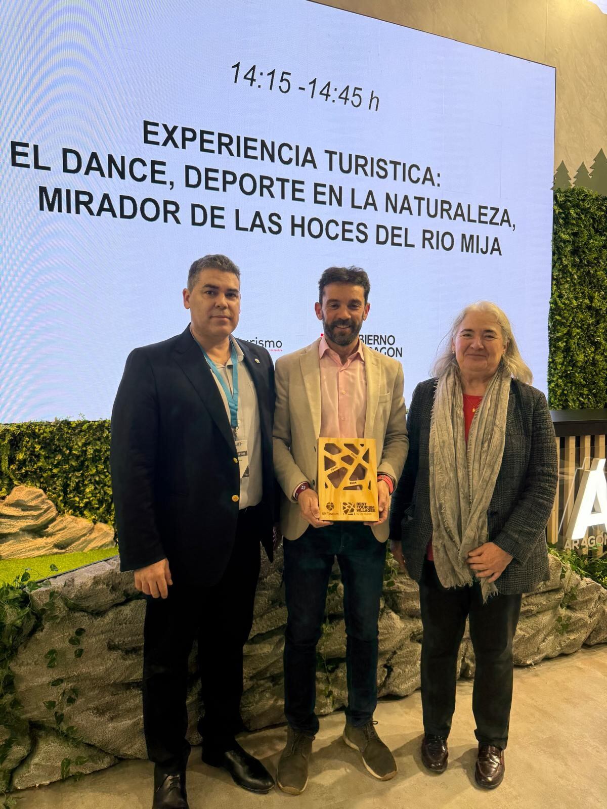 Francisco Mestres, Enrique Pueyo y Teresa Alcedo. Foto: Ayuntamiento de Aínsa