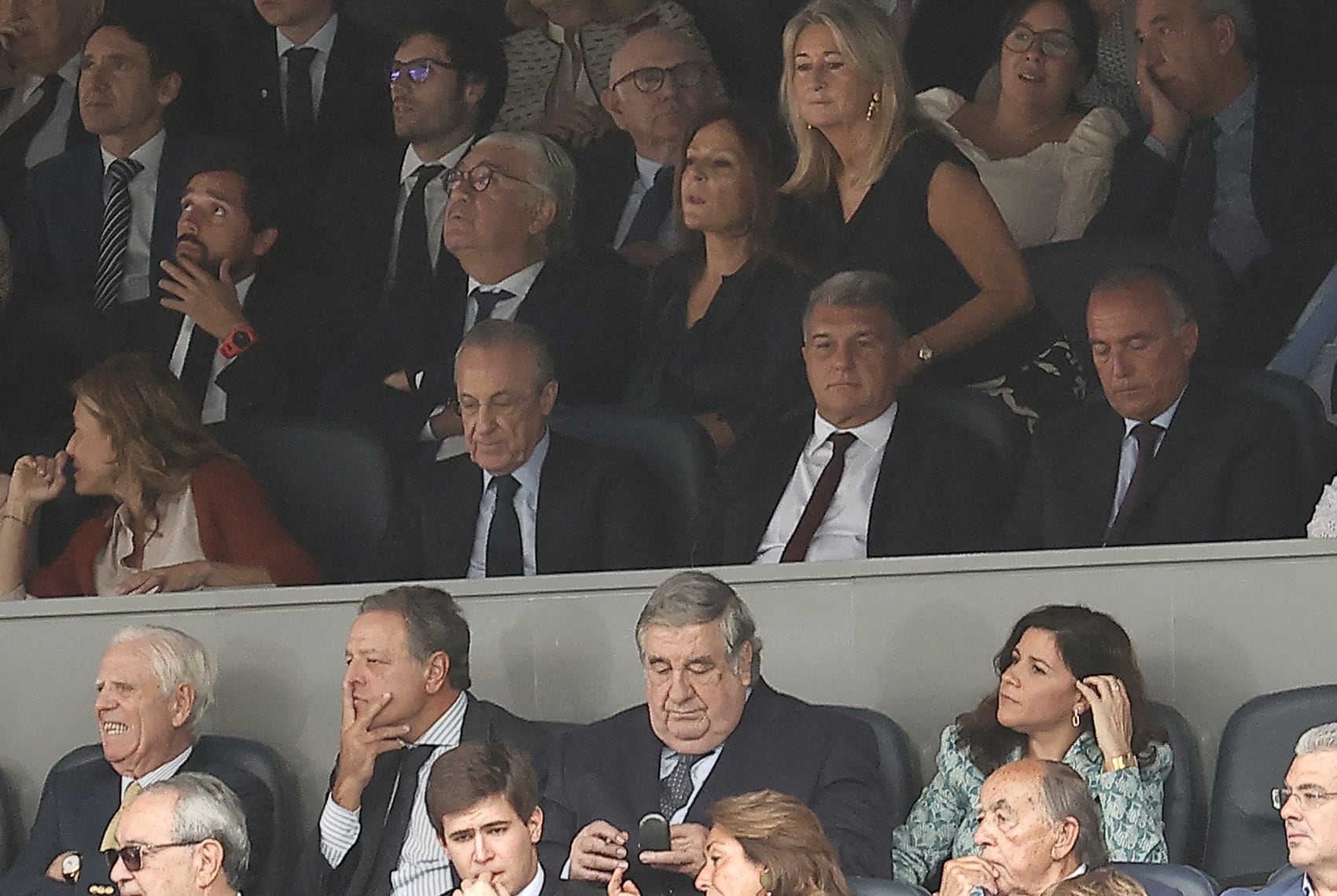 Joan Laporta y Florentino Pérez en el palco del estadio Santiago Bernabéu durante el último Clásico de liga.