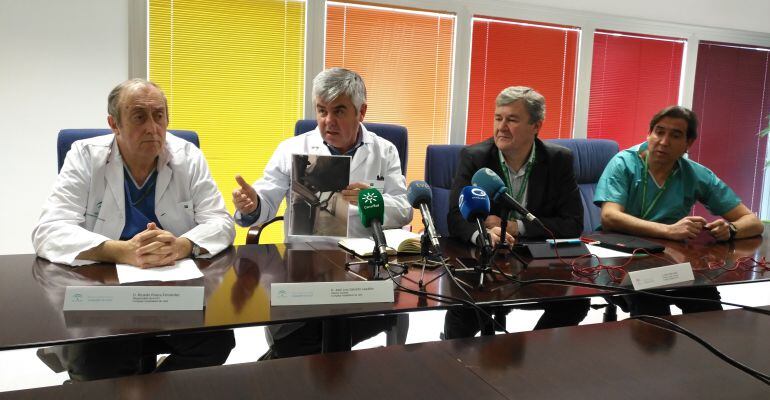 Rueda de prensa ofrecida por responsables del Complejo Hospitalario.