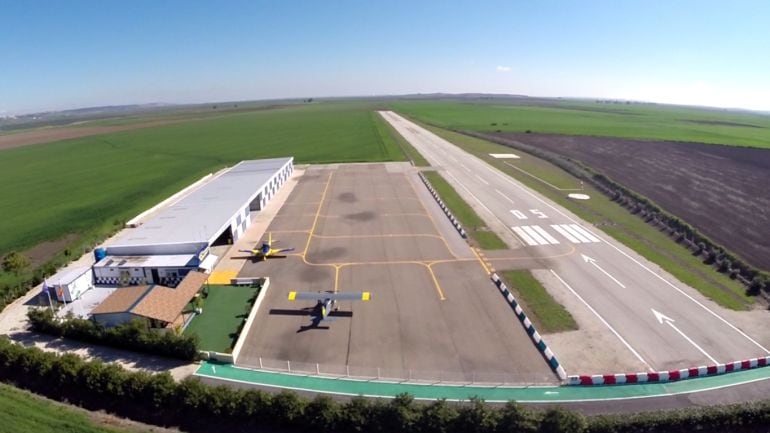 Imagen del Aeródromo de Mairena del Alcor, próximo al lugar en el que se ha producido el accidente del ultraligero