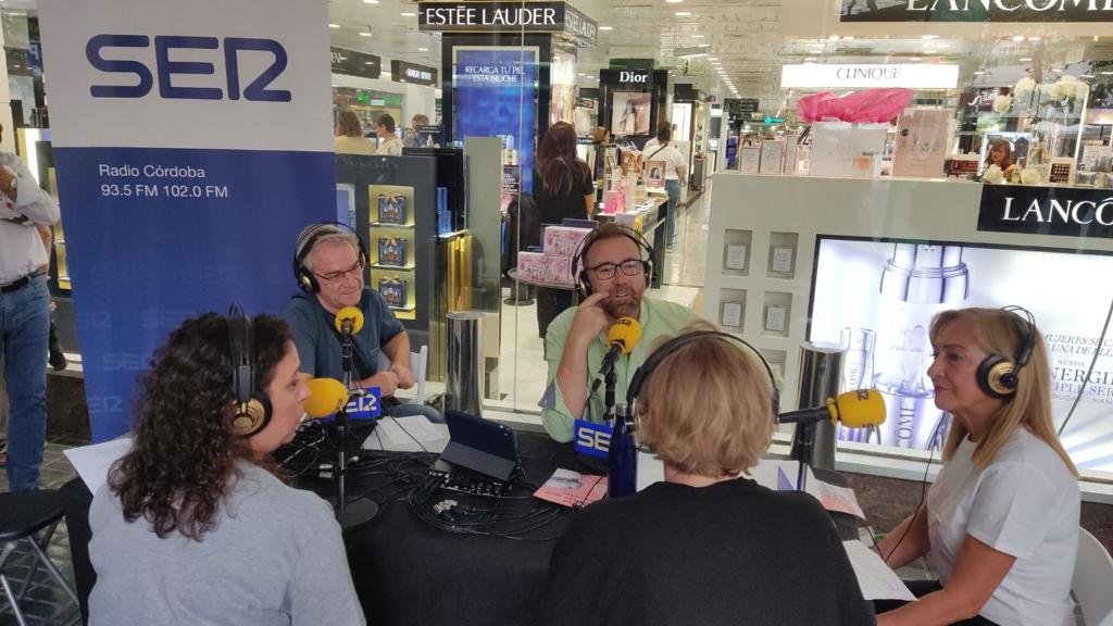 Programa especial de Hoy por Hoy Córdoba desde la puerta del Corte Inglés