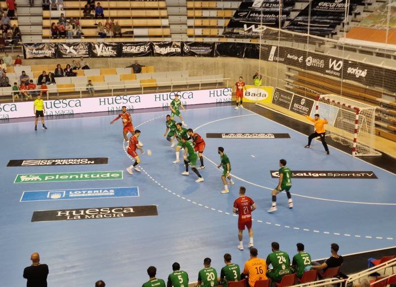 Bada Huesca durante un partido en el Palacio de los Deportes ante el BM Cuenca