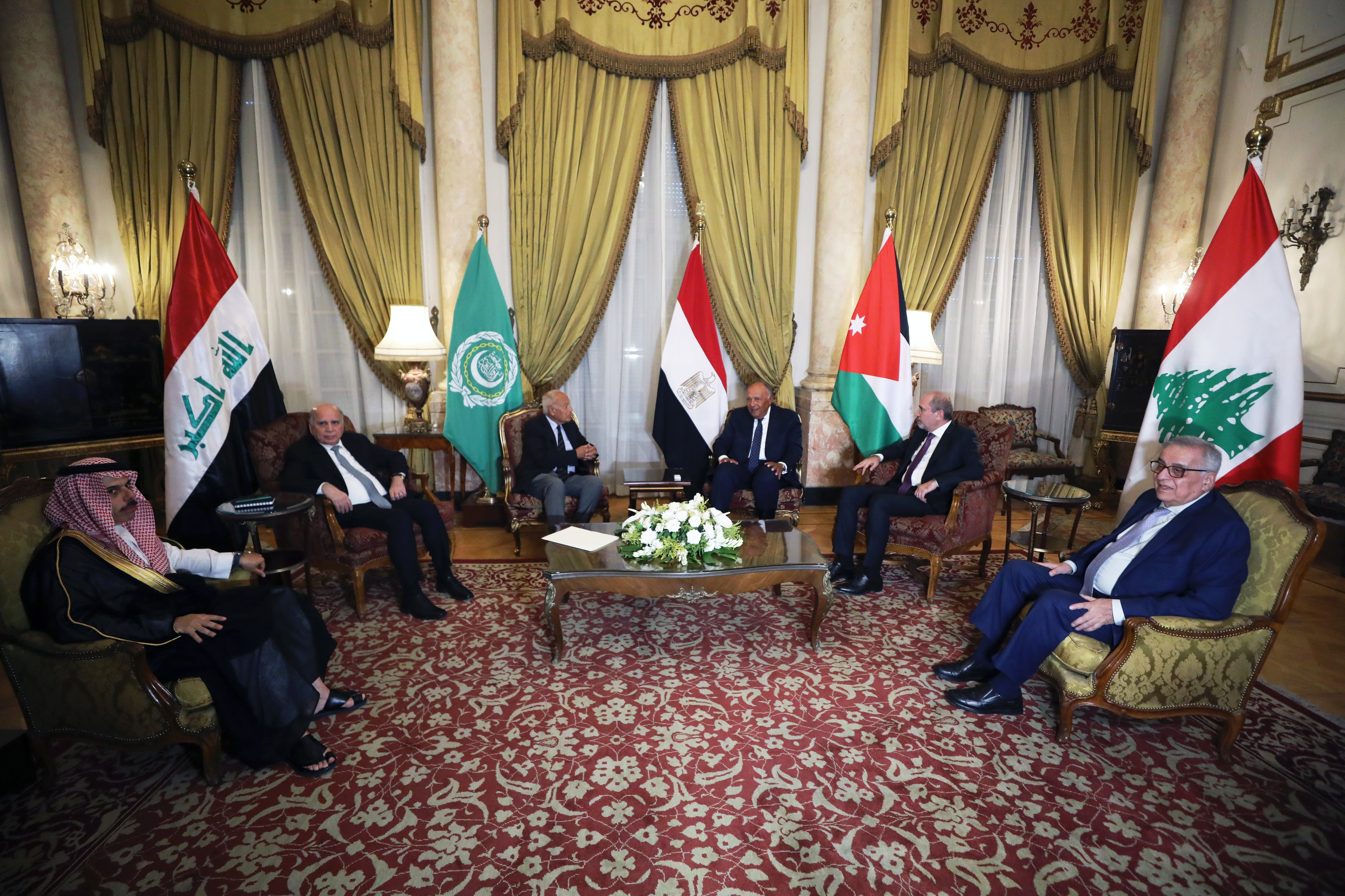 Reunión en el Cairo de buena parte de los cancilleres de los países árabes de la región, incluidos el ministro de exteriores Saudí y el Iraní.