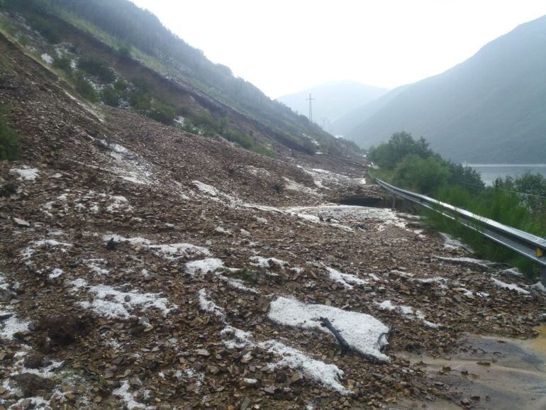 Imagen de archivo arrastres en la carretera de Valseco 