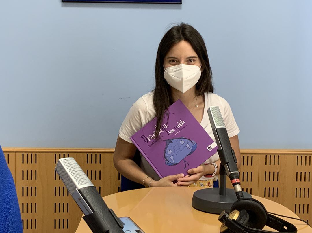 Elisabet Ordoñez presenta la segunda historia de Draculino en la Biblioteca Municipal