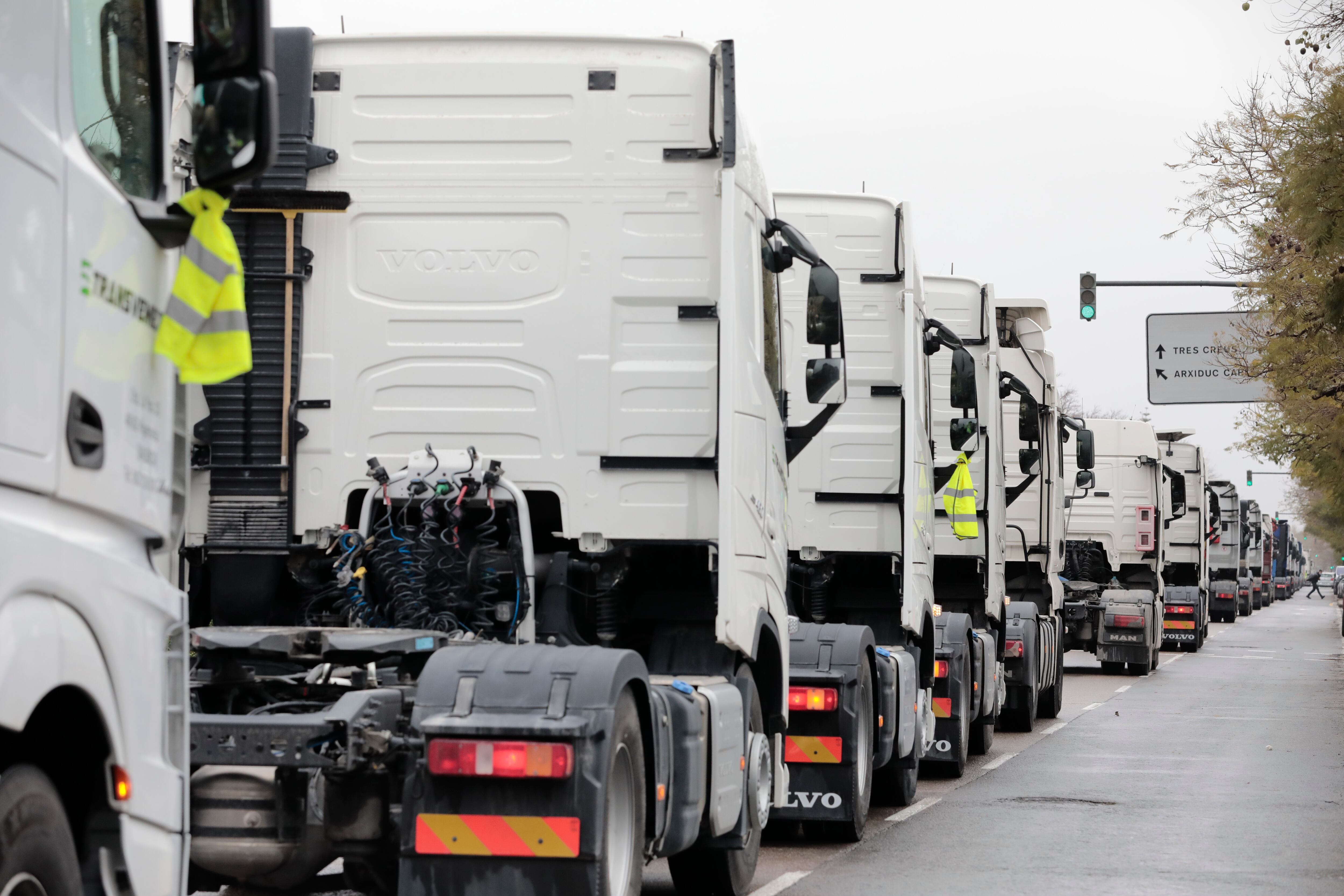 Una manifestación de camioneros en forma de &quot;marcha lenta&quot; provocó hace unos días retenciones y tráfico denso en la ronda sur de València