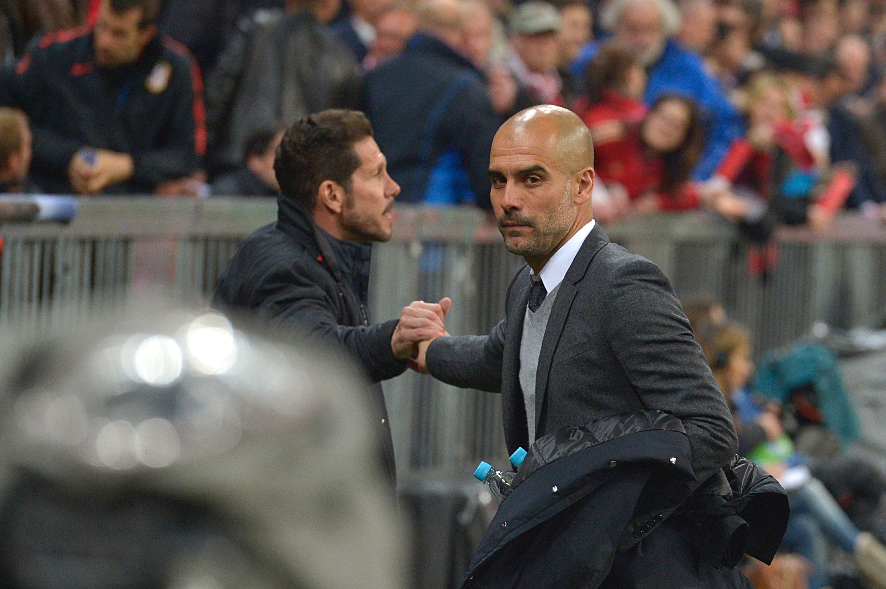 Simeone y Guardiola saludándose durante su último enfrentamiento en Champions League