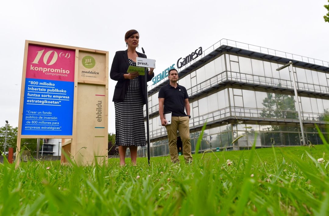 Los dos primeros de la lista de EH Bildu por Bizkaia, Jasone Agirre e Iker Casanova, han realizado esta mañana un acto sectorial sobre industria en el Parque Tecnológico de Bizkaia