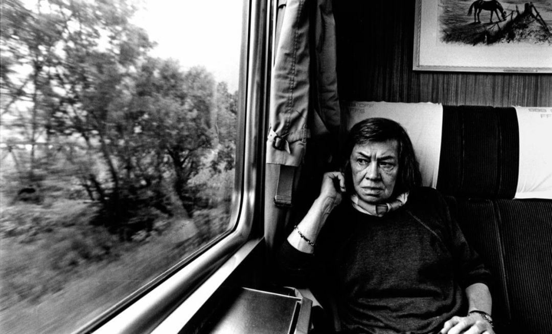 Patricia Highsmith viajando de Locarno a Zurich, 1987.