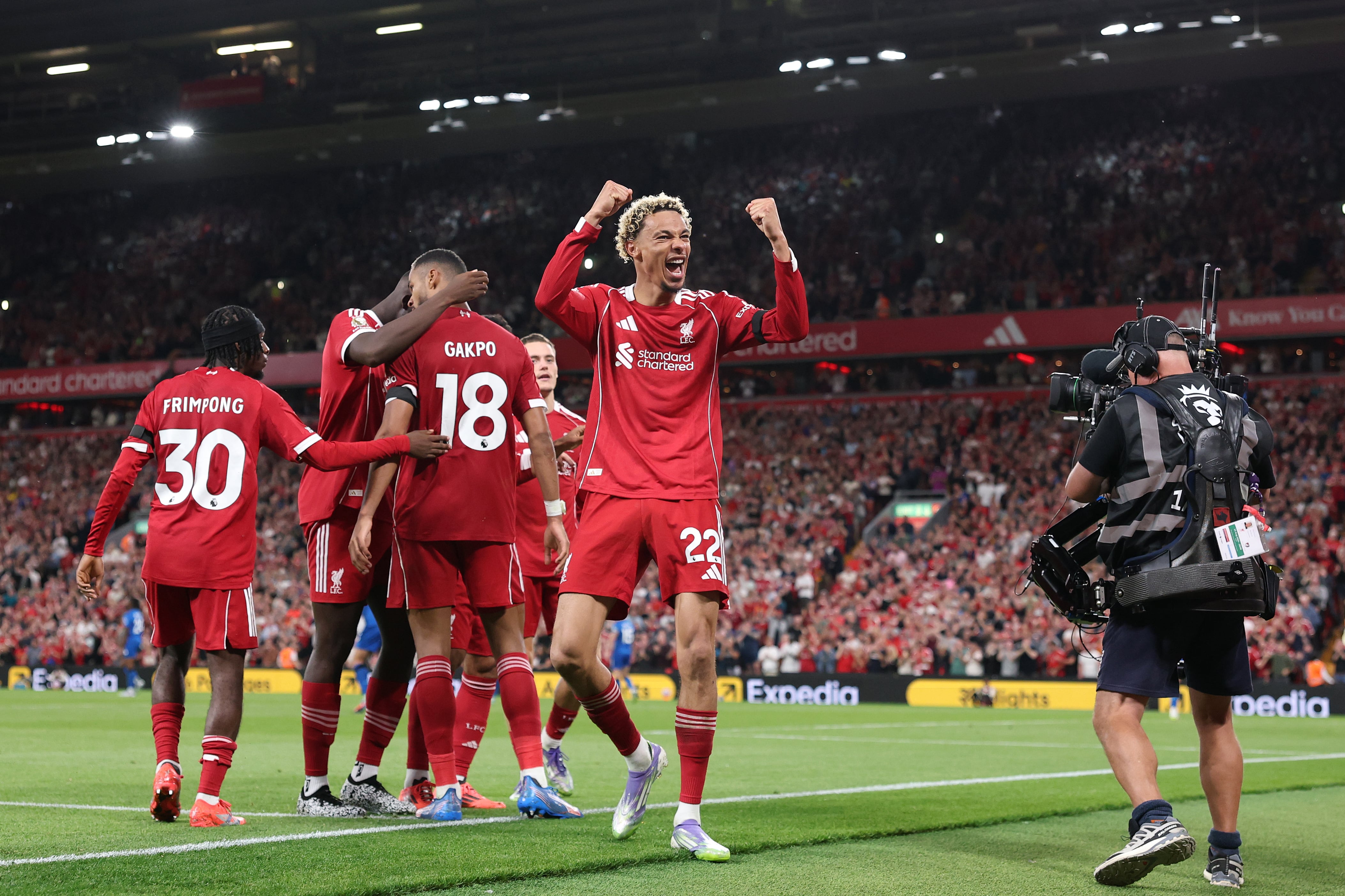 Ekitike celebra uno de los goles del Liverpool ante el Bournemouth. (Michael Steele/Getty Images)