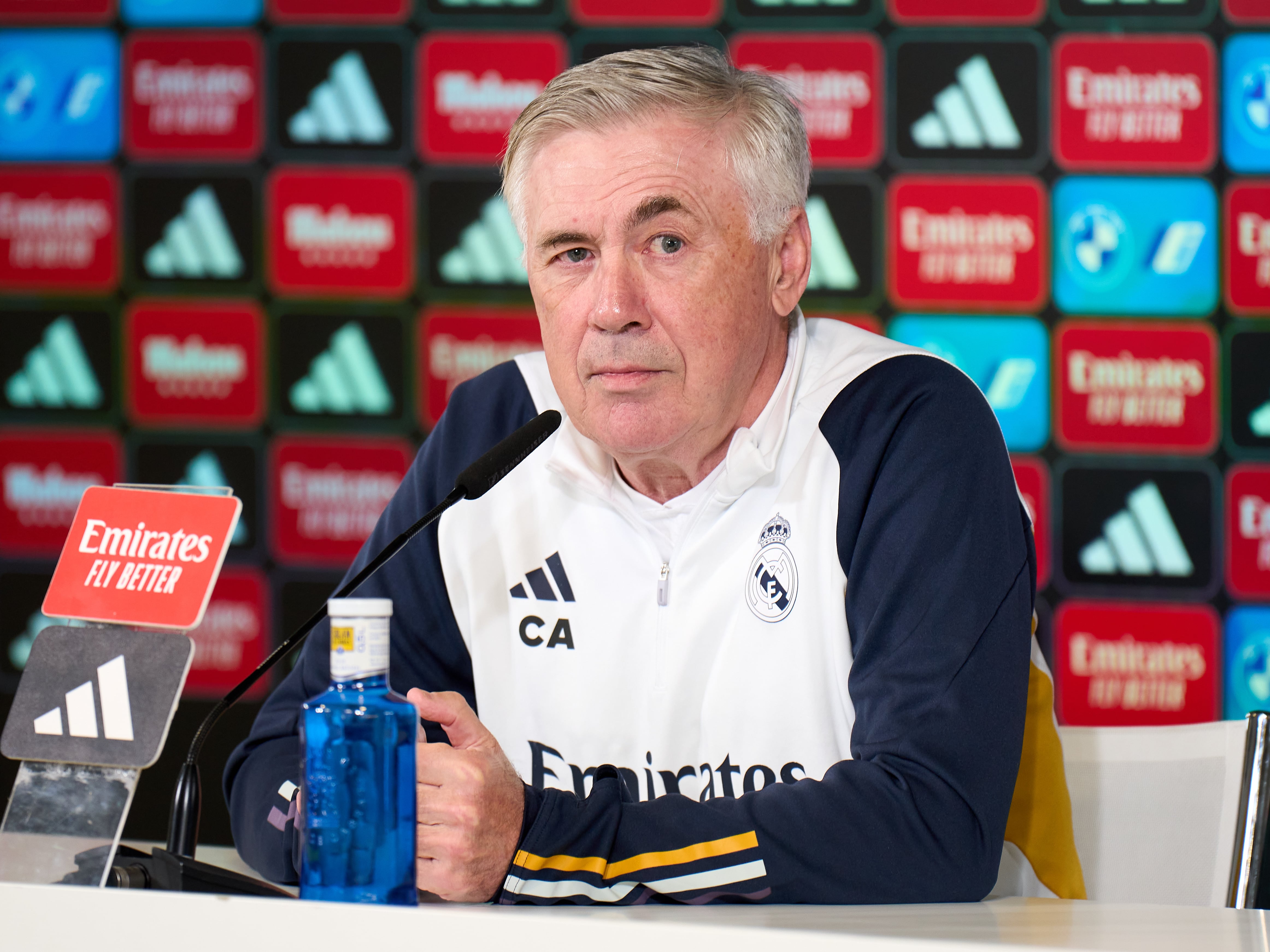 Carlo Ancelotti habla en la rueda de prensa celebrada en Valdebebas. (Photo by Angel Martinez/Getty Images)