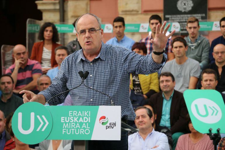 Egibar durante su intervención en un mitin en Eibar