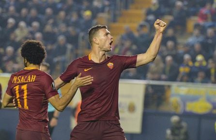 El bosnio Dzeko celebra un gol en Villarreal