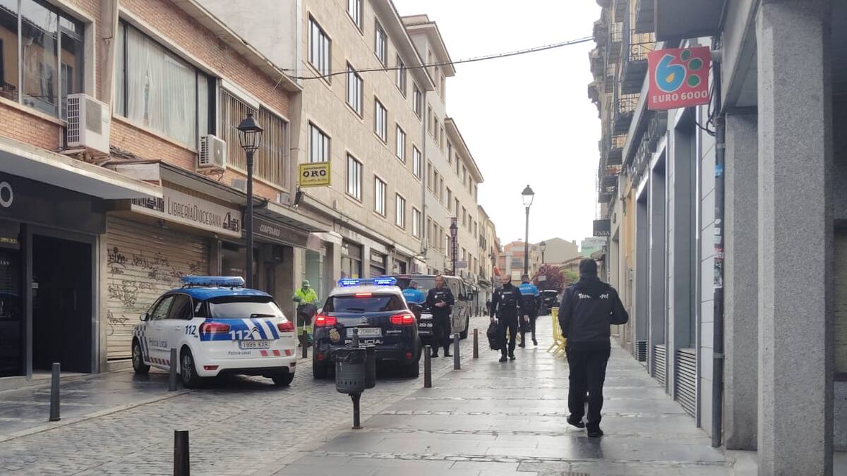 Fallece un hombre en la calle Duque de Alba de Ávila