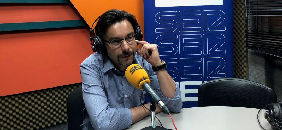 Rafael Turnes, alcalde de Pedrezuela de Podemos-Somos Vecinos en los estudios de SER Madrid Norte