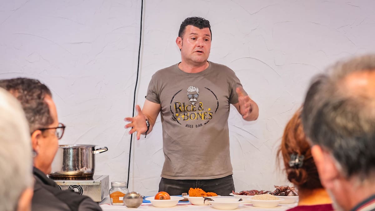 David Ariza, chef y docente de la UA, imparte en Elda un taller para el consumo responsable