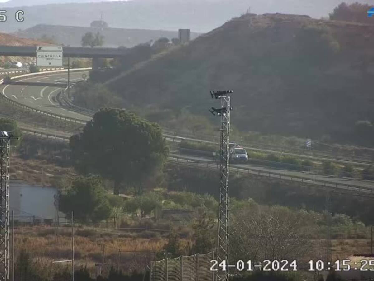 La colisión de cuatro vehículos provoca el corte de la A-31 a su paso por Chinchilla