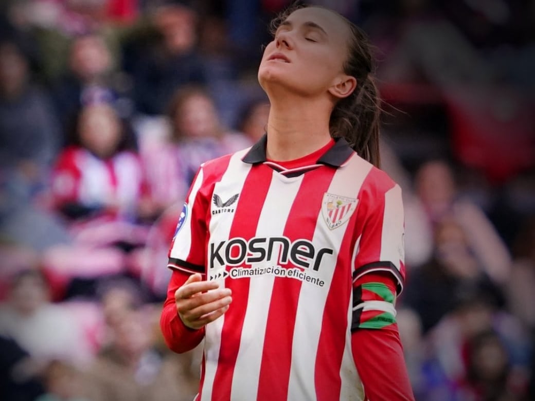 Ogiza se lamenta tras la derrota en San Mamés ante el Atlético de Madrid