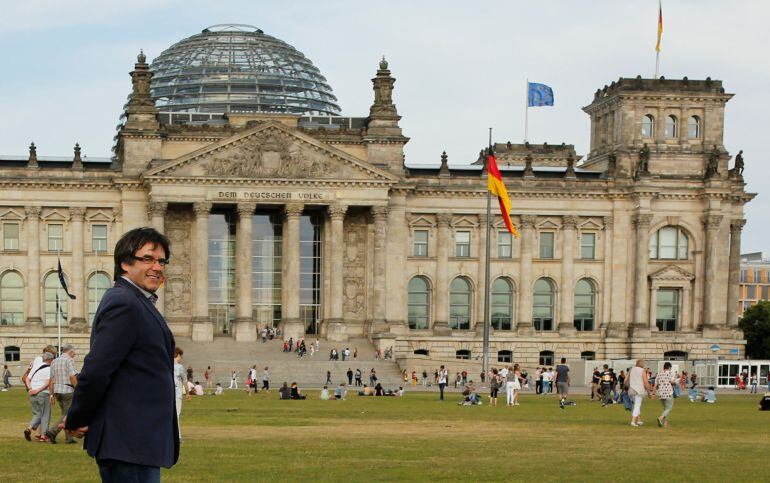 Carles Puigdemont frente al Bundestag en Berlín