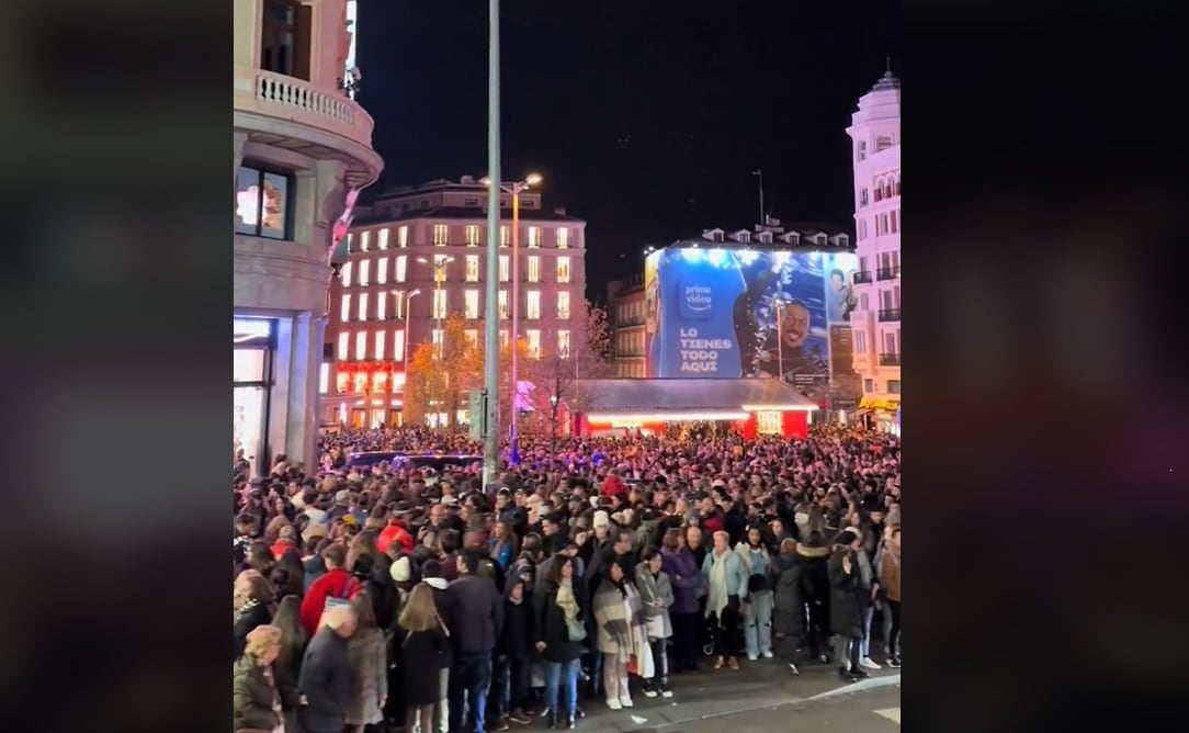 Captura de un vídeo de TikTok que muestra la acumulación de gente en Madrid