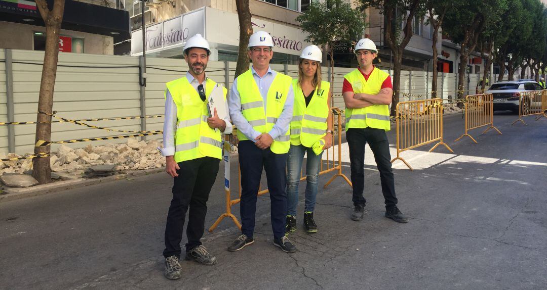 El concejal de Mantenimiento Urbano, Javier Padorno (segundo por la izquierda), durante su visita a las obras.