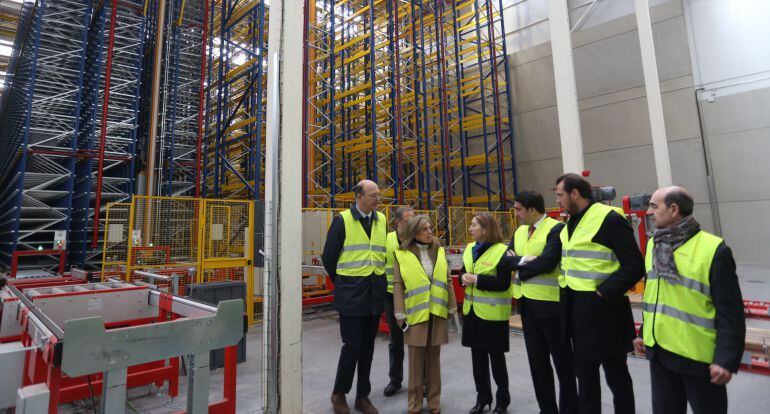 La ministra de Fomento visita los nuevos talleres de Renfe en Valladolid