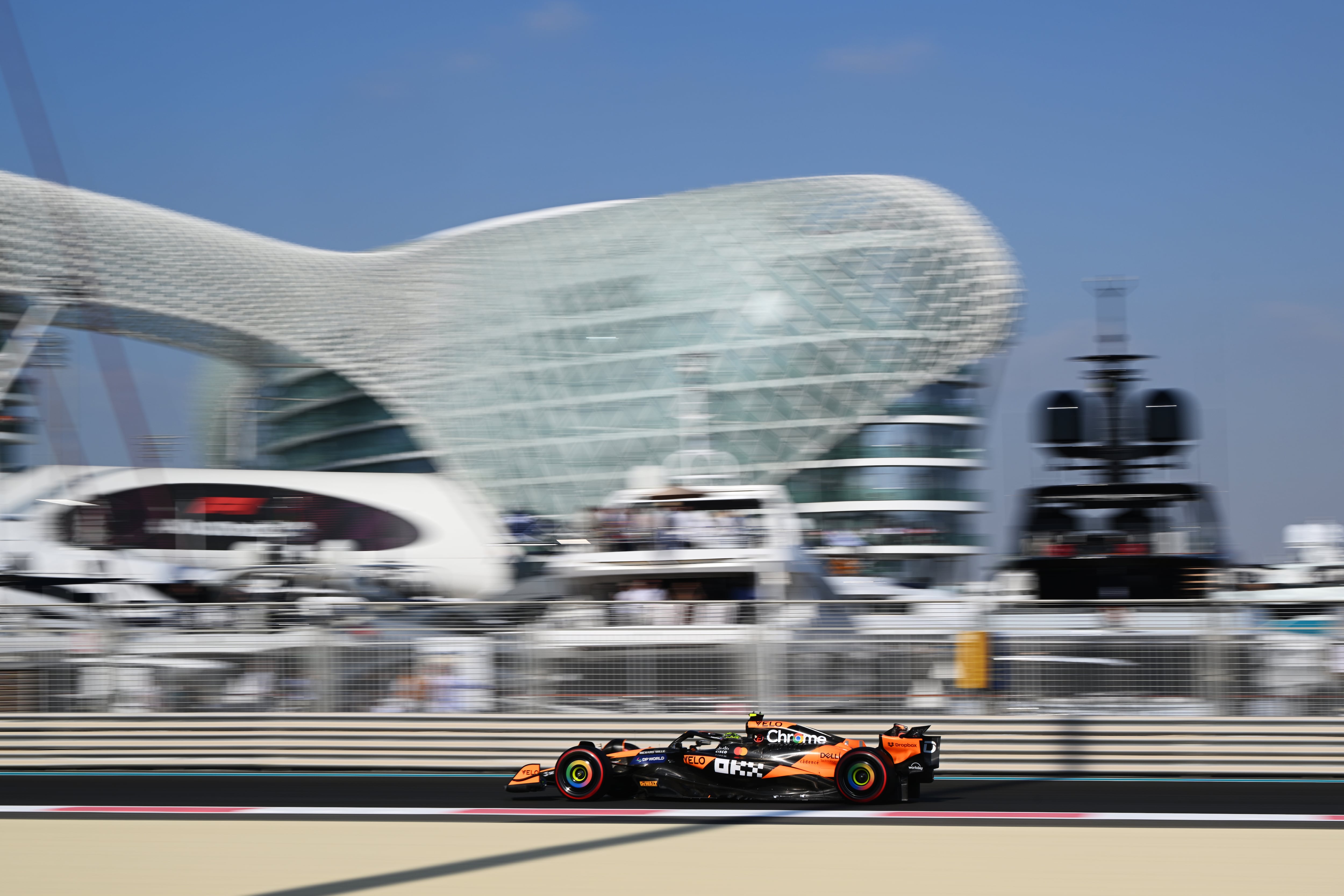 Lando Norris rueda en la clasificación del GP de Abu Dhabi 2024