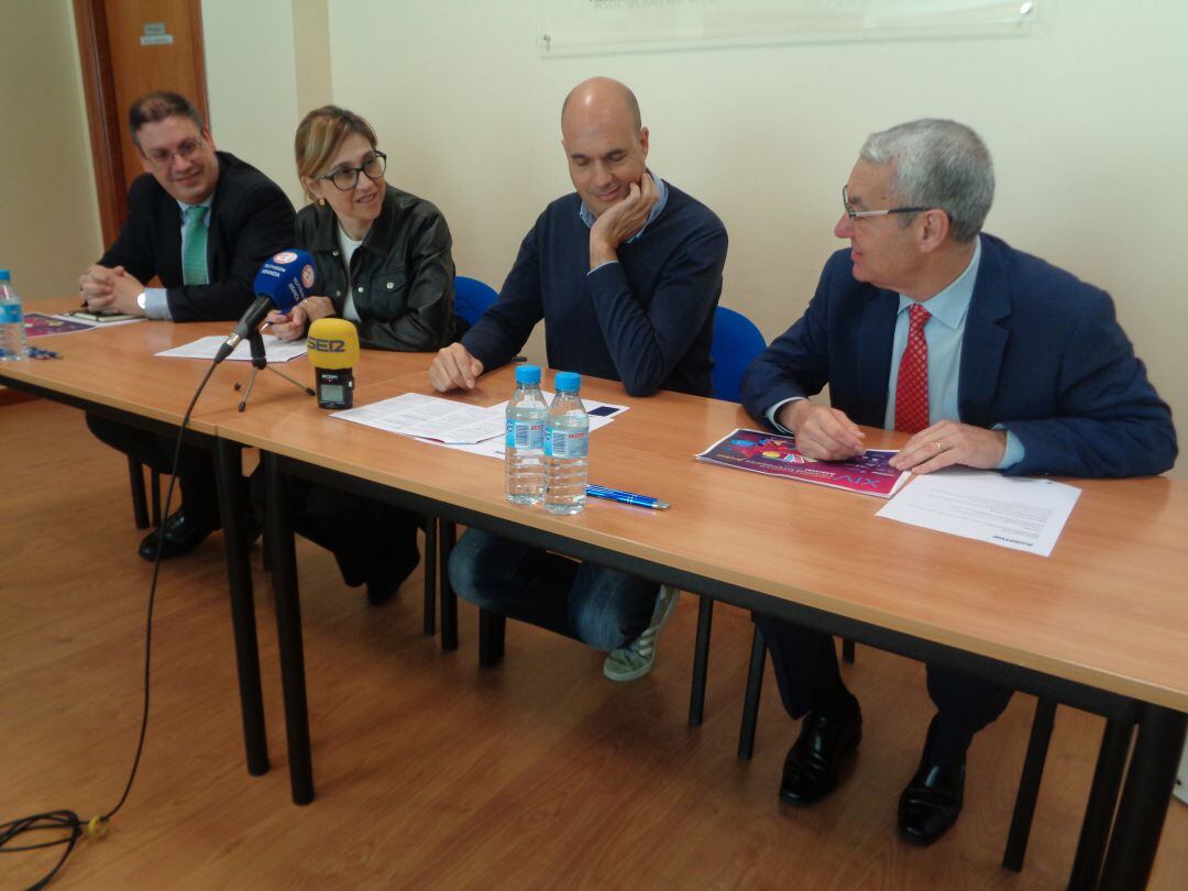 Reprsesentantes de ASEMAR y de las entidades colaboradoras en la presentación de este certamen