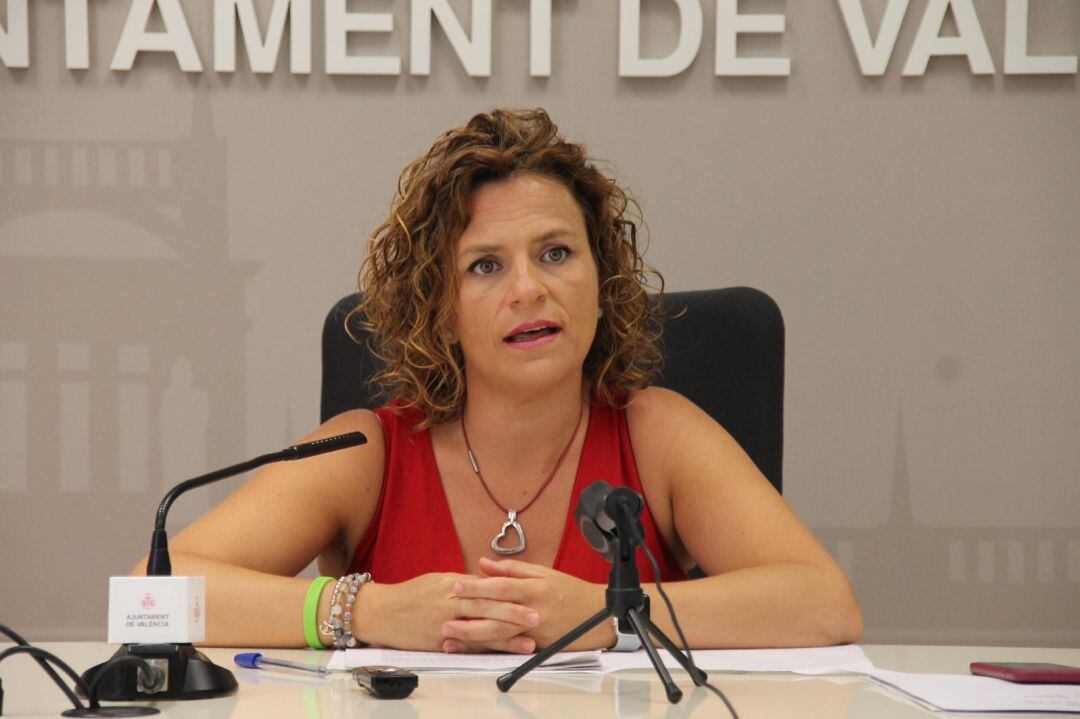 La concejala de Envejecimiento Activo, Pilar Bernabé, ha detallado hoy el plan de reapertura de los centros de día para mayores dependientes del Ayuntamiento de València.