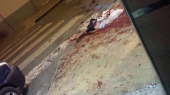 El exterior del pub Ainhoa de Vila-real con sangre de la víctima.