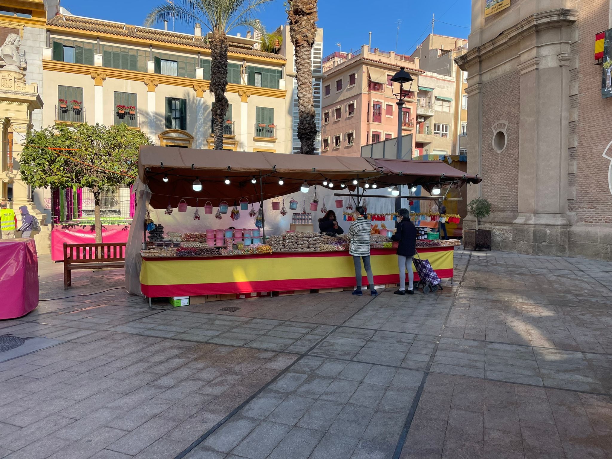 Imagen del tradicional puesto de feria en en la plaza de Santa Eulalia (Murcia)