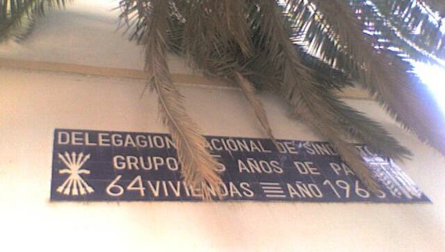 Símbolo franquista en un bloque de viviendas de Málaga