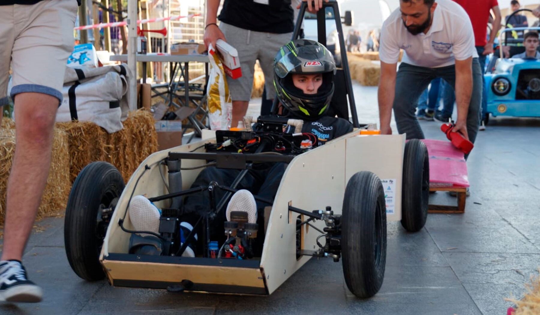 El vehículo eléctrico preparándose para la competición