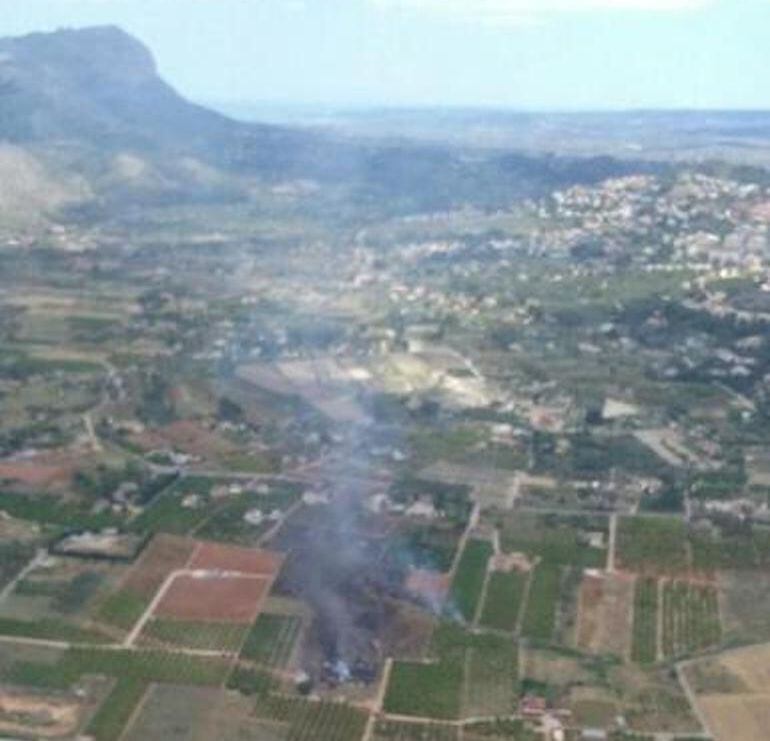 Incendio en Denia, cerca del parque natural del Montgó