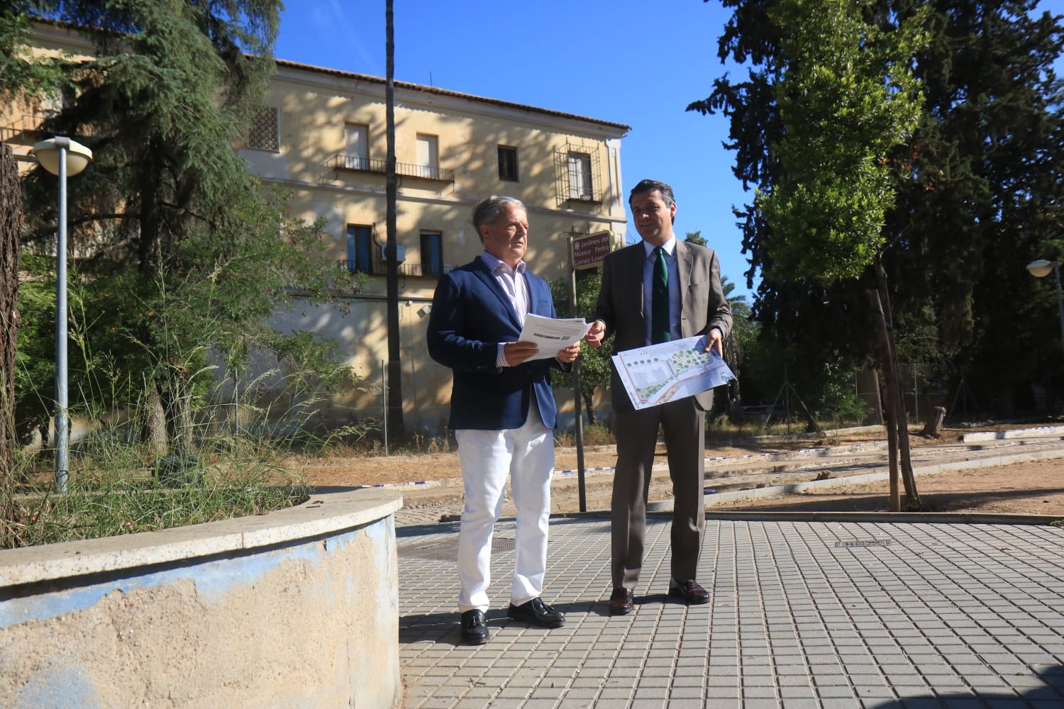 El alcalde, José María Bellido y el presidente de la Gerencia de Urbanismo, Salvador Fuentes en algunos de los actos apercibidos por la Junta Electoral de Zona tras la denuncia del PSOE