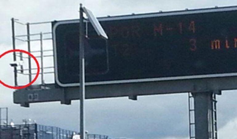 Cámara que capta las imágenes de los conductores que no llevan cinturón de seguridad.