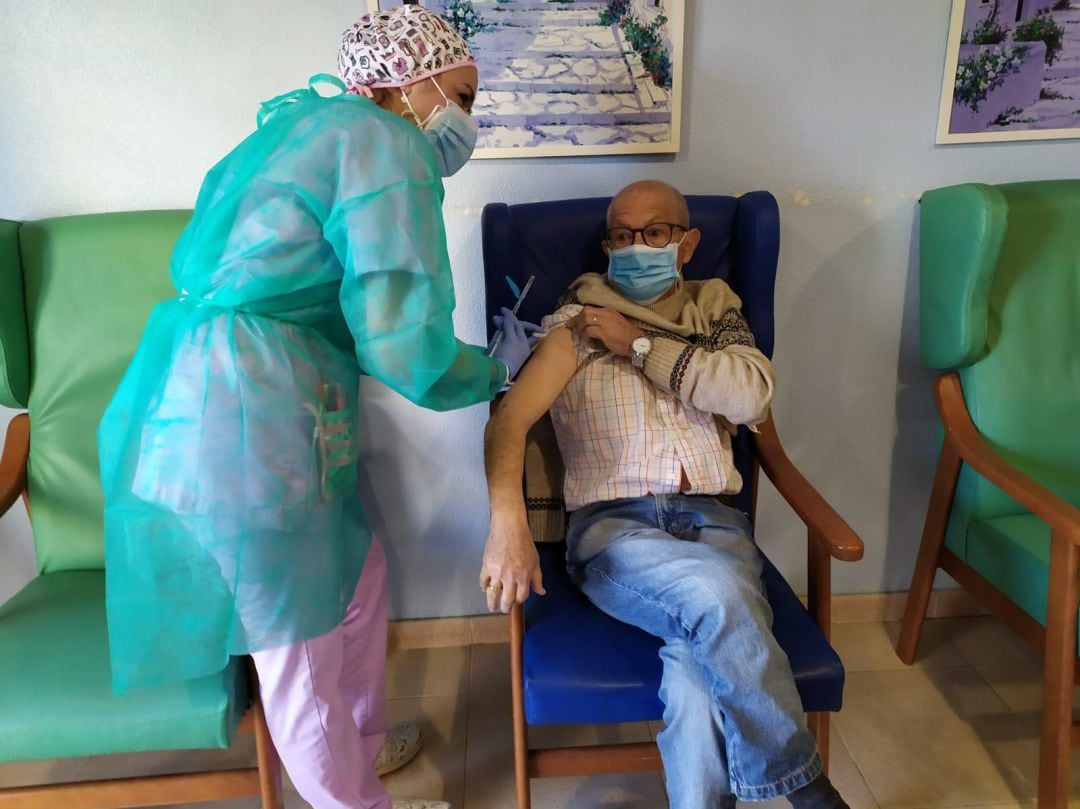 Primer vacunado en Elche