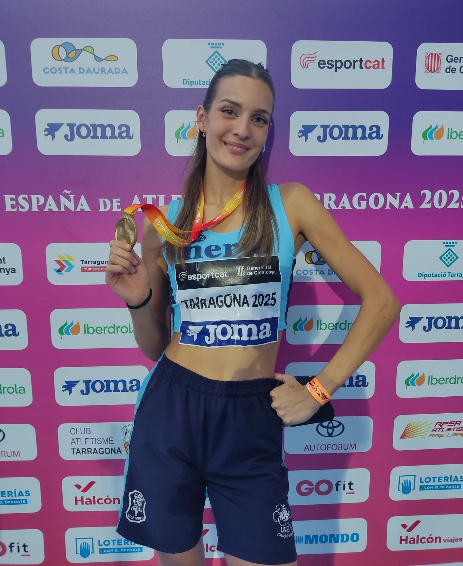 Una Stanvec ganando la medalla de oro en Tarragona