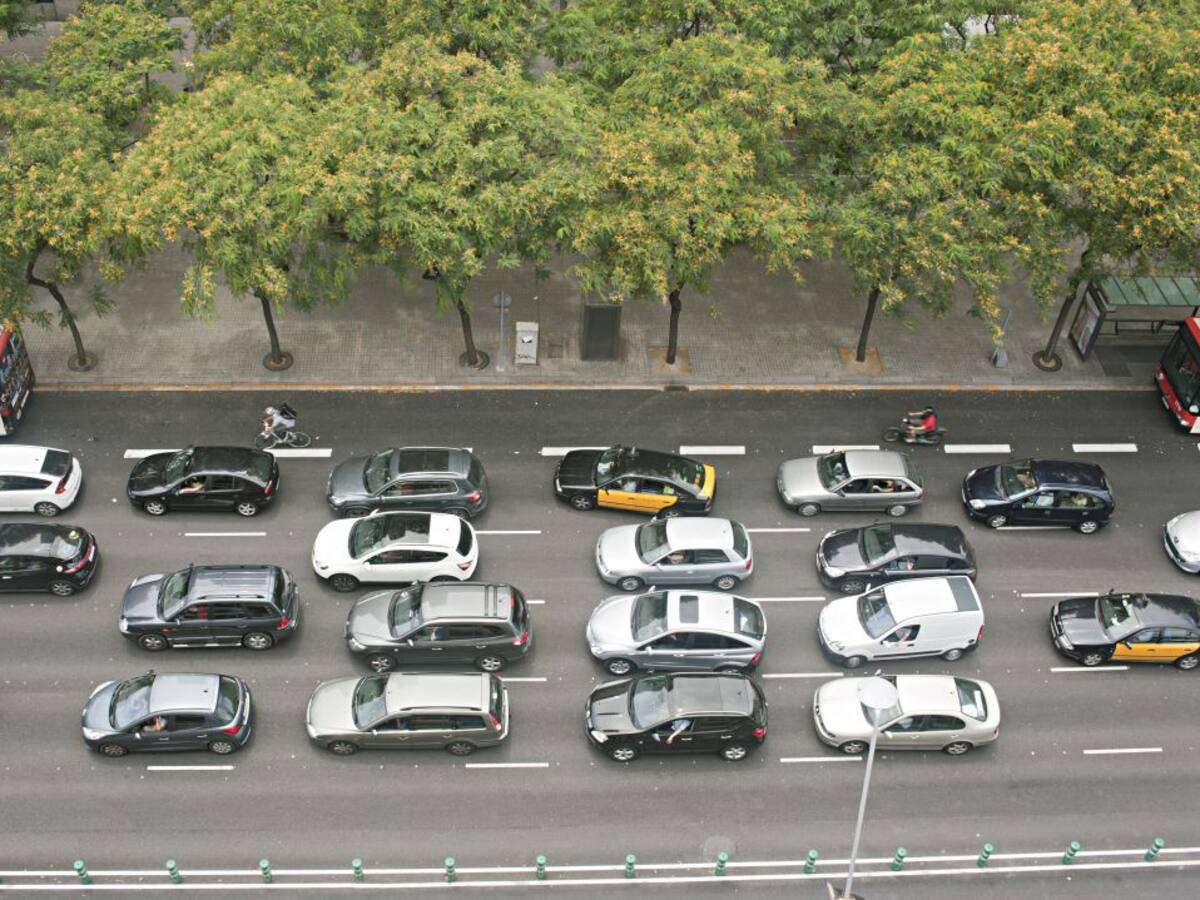 Les furgonetes i camions contaminants podran circular un any més per Barcelona