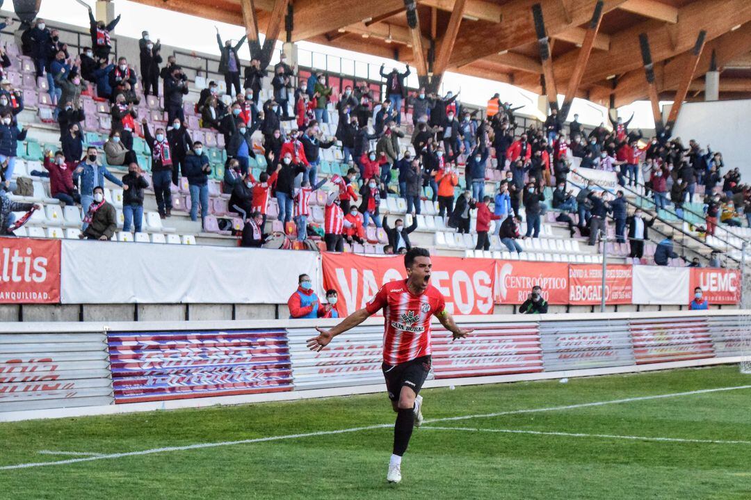 El capitán rojiblanco, Dani Hernández, celebrando un gol