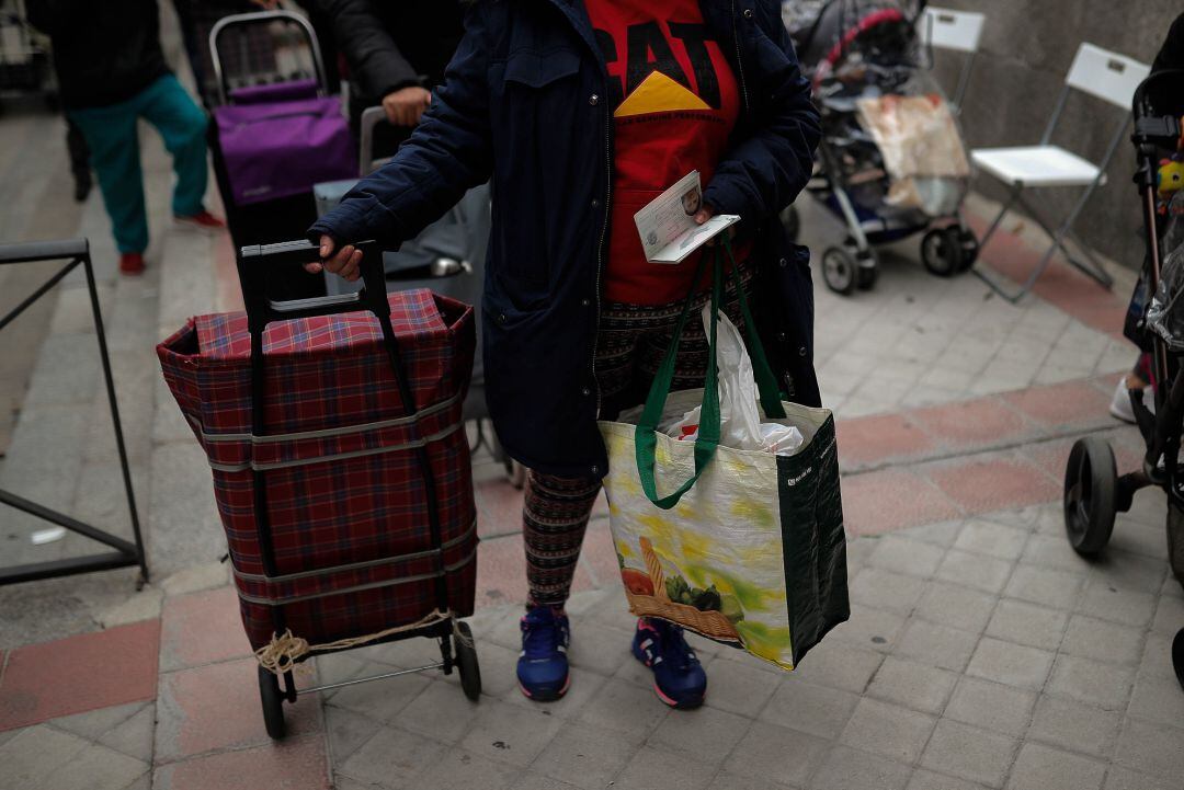 La pandemia ha traído consigo un buen número de familias nuevas que se acercan a entidades solidarias para poder llevar un plato caliente a la mesa