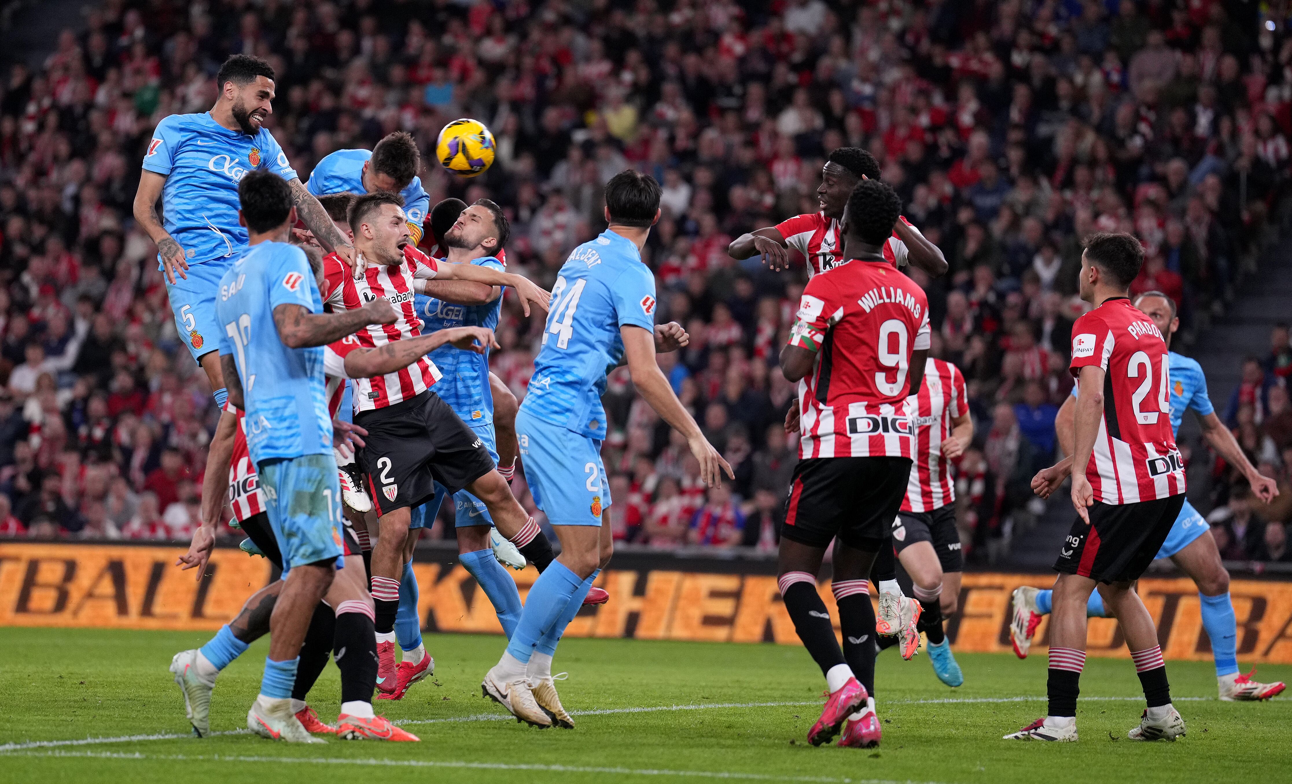 BILBAO, SPAIN - MARCH 09: Antonio Raillo of RCD Mallorca scores his team's first goal during the LaLiga match between Athletic Club and RCD Mallorca at Estadio de San Mames on March 09, 2025 in Bilbao, Spain. (Photo by Juan Manuel Serrano Arce/Getty Images)