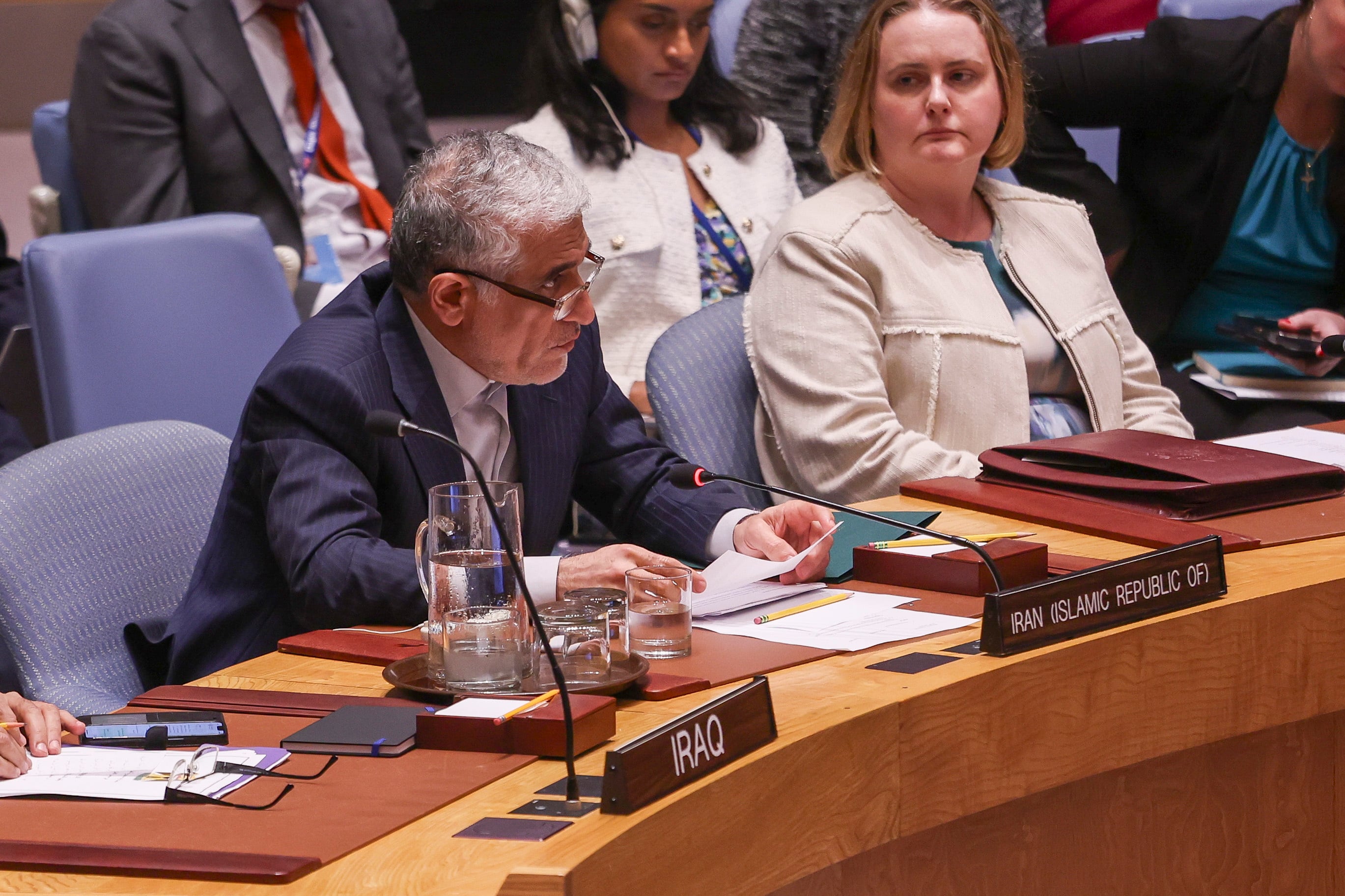 El embajador Amir Saeid Iravani, representante de Irán para la ONU habla durante el Consejo de Seguridad sobre el conflicto entre Irán e Israel